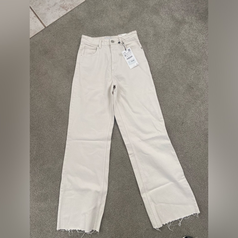 Zara wide leg high rise pants size 4 us, frayed hem leg. Brand new with tags